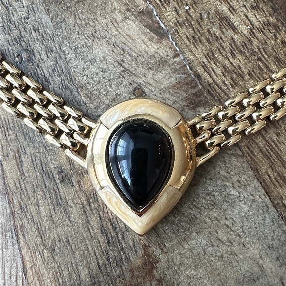 Vintage Trifari necklace and earring set - Picture 3 of 5